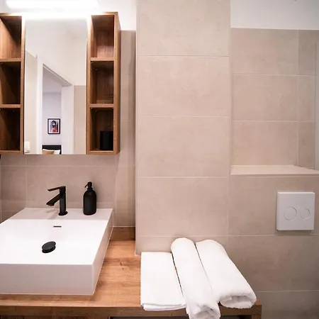 Petit Pearl - 2 People, Wifi, Tv, Ac Apartment *