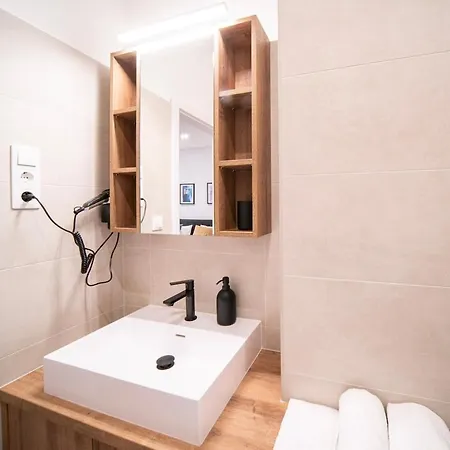 Petit Pearl - 2 People, Wifi, Tv, Ac Appartamento Budapest